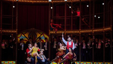 dresden-traviata-operatur Scenebilde fra La Traviata på Semperoper.