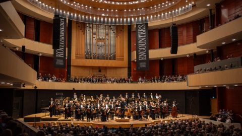 Sinfonia Lahti på scenen i Sibeliustalo